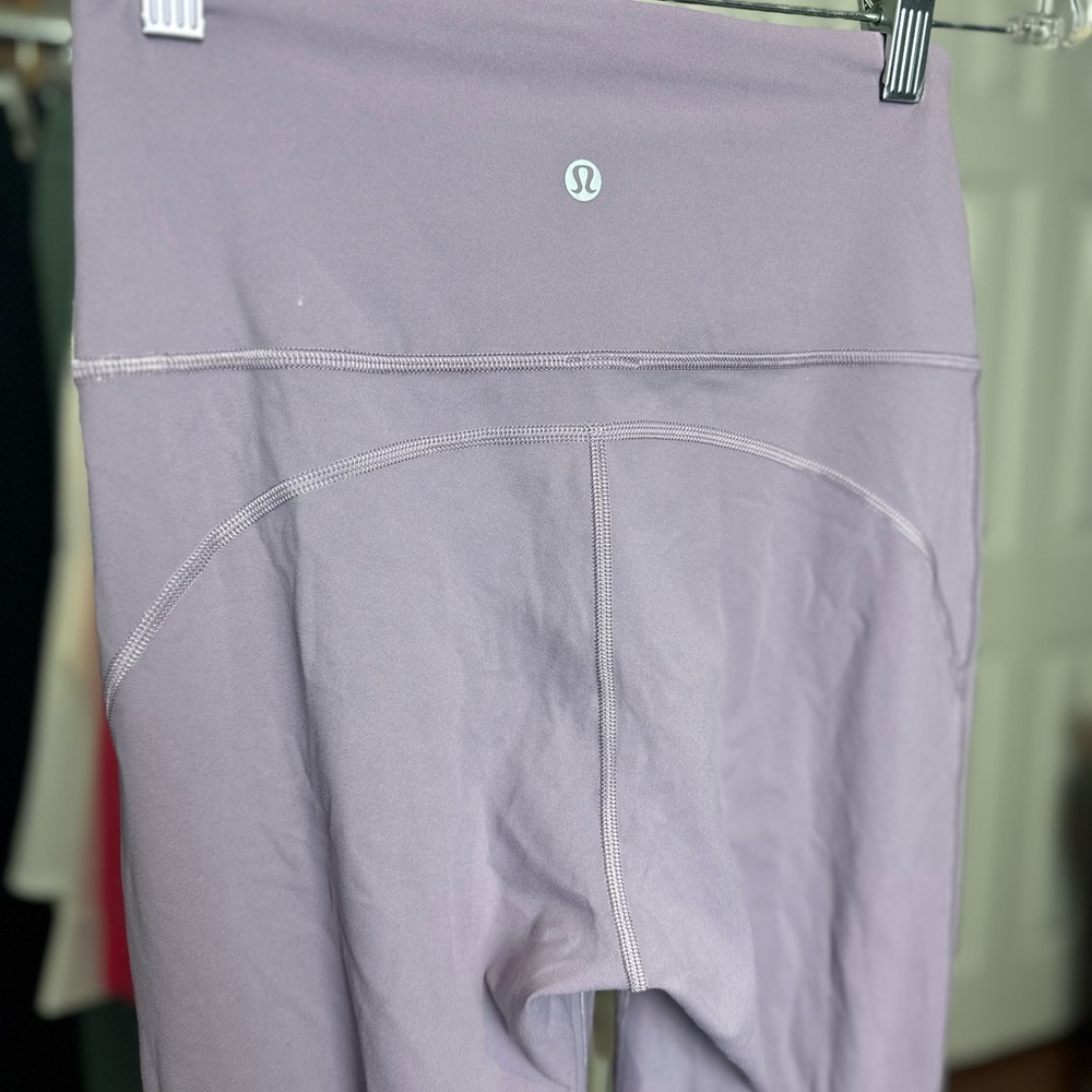 LULULEMON Groove Nulu Super-High-Rise Flared Pant
Regular SIZE 6 square dot - Picture 7 of 10